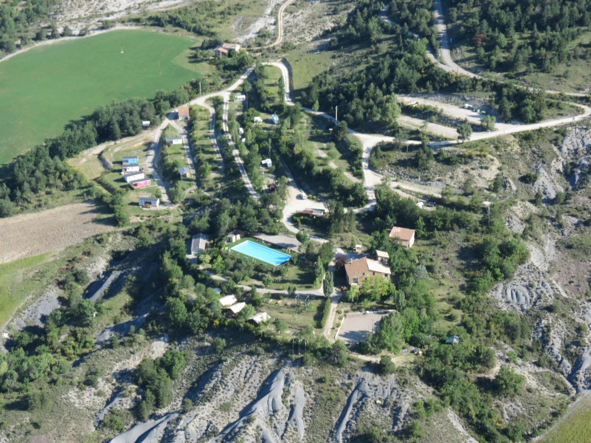 Camping Les Hauts De Rosans Bagian luar foto