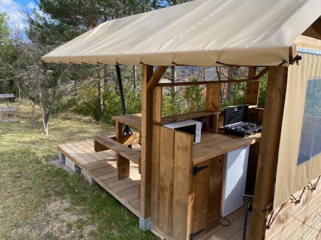 Camping Les Hauts De Rosans Bagian luar foto