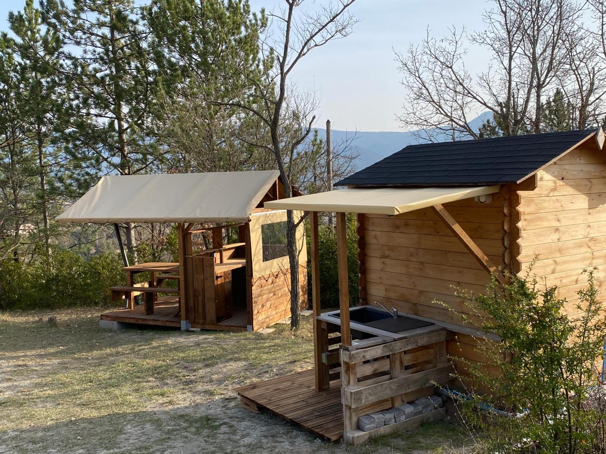 Camping Les Hauts De Rosans Bagian luar foto